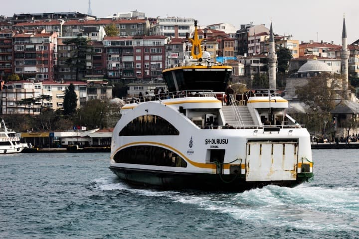 السفن البحرية في اسطنبول